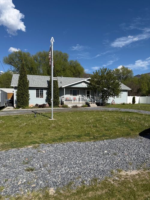 2708 S Main St, Nibley, UT, 84321-5582 | Card Image