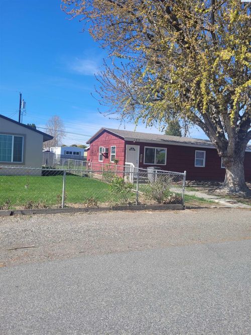 109 N Yost St, Kennewick, WA, 99336-2224 | Card Image