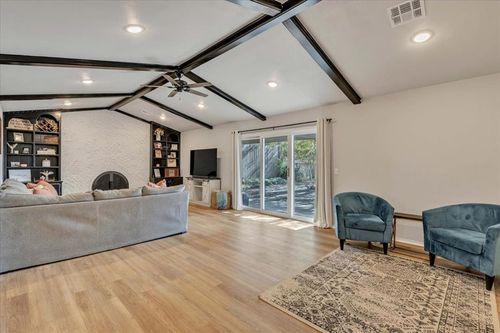 11212 Folkstone Dr, Yukon, OK, 73099-8052 | Card Image