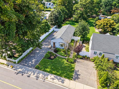 182 Commack Rd, Babylon, NY, 11703-1735 | Card Image