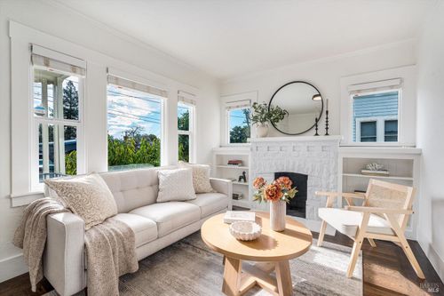 3661 Loma Vista Ave, Oakland, CA, 94619-1421 | Card Image